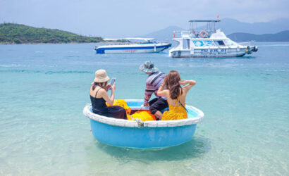 Nha Trang, viên ngọc quý của duyên hải miền Trung, nơi biển xanh thẳm hòa quyện cùng nắng vàng rực rỡ và những nét văn hóa đậm đà bản sắc