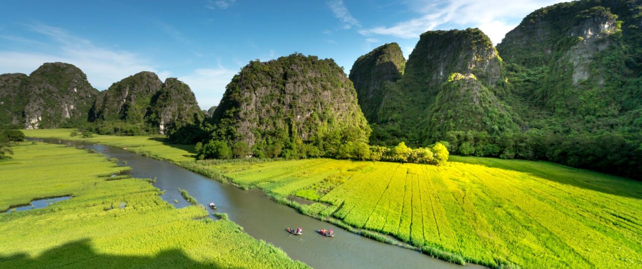 Ninh Bình – mệnh danh "Hạ Long trên cạn" với vẻ đẹp thiên nhiên kỳ vĩ